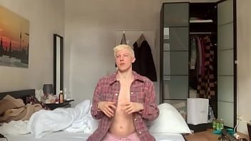 Riproduci Sissy ha sempre fame di cazzo crudo