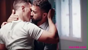 Reproduzir Sexo anal duro com pedaços de adam e tristan