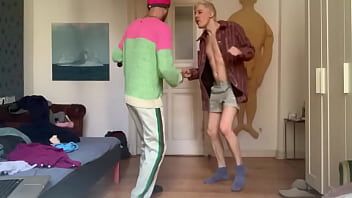 Играть Сисси всегда жаждет сырого члена