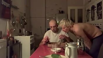 Играть Сисси всегда жаждет сырого члена
