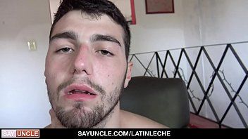 play Latinleche - latin çocuk büyük bir sike binmeyi ve üflemeyi seviyor