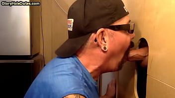 Reproducir Gloryhole amateur gaydaddy boca jizzed después de un largo bj