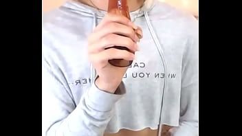 Jouer Fuckdollx chaud suce un gode chaturbate en direct