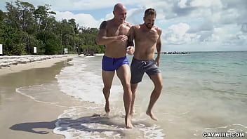 play Gaywire - yığılmış yakışıklılar trevor laster ve wesley woods çirkinleri çarpıyor