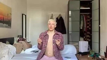 Riproduci Sissy ha sempre fame di cazzo crudo