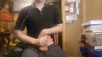 Riproduci Bator adora accarezzare il cazzo guardando porno twink