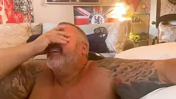 Riproduci Papà cavedano a mani libere ti adora guardare