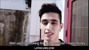 play Ragazzo adolescente latino magro etero gay per una scopata a pagamento con un pittore sexy