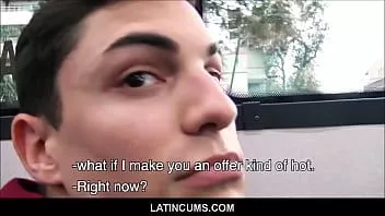 Reproduzir Garoto latino gostoso pagou em dinheiro para foder cara hétero