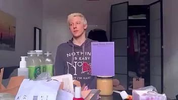 Riproduci Sissy ha sempre fame di cazzo crudo