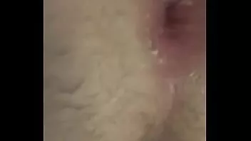 play Minet baise son cul de salope avec un gode de 7 pouces