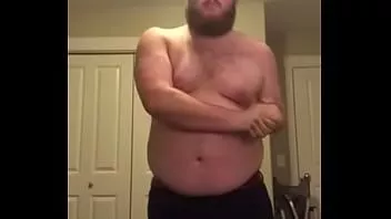 Reproducir Mostrando mi cuerpo porque estoy caliente