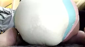 Afspelen Lil Alison Heart Abdl - kijk hoe ik mijn carrouselluier overloop! nat, klysma, lek en squish!