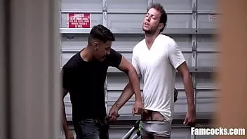 Reproducir Hijo atrapó a papá follando a su joven hermano- - jay seabrook, leo silva, tim hanes