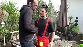 Afspelen Verbazingwekkend !!! mickey mouse geneukt zonder zadel voor crunchboy door fred french boy xxl cock