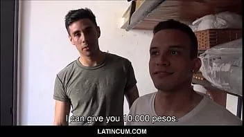 Reproducir Chicos de mantenimiento latinos aficionados follan por dinero en efectivo mientras están en el lugar de trabajo
