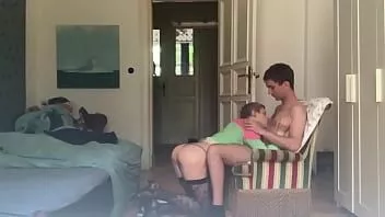 Reproducir Sissy siempre tiene hambre de polla cruda