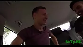 Reproduzir Indo para o dong do namorado em um carro