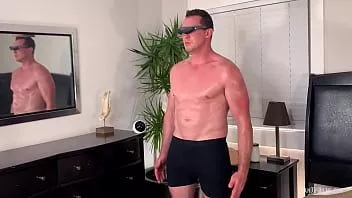 Jouer Mickey taylor baise sa poupée sexuelle paris pierce!