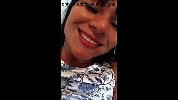 Riproduci Accarezzo il mio cazzo da ragazza finché non è molto duro, mostro e mi tocco il culo, sborro per te e mangio il mio stesso sperma. goditi questi 10 minuti di azione eccitante!