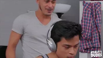 تشغيل (سيزار إكسيس) يضاجع زميله في الغرفة (ماكس بليروود) - رجال الواقع