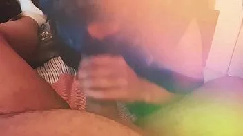 Jouer Dominicain marié avec une bite de torpille se fait sucer et avaler sa grosse bite