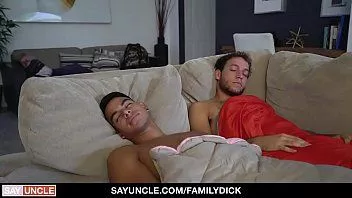 Abspielen Familydick – geile Stiefcousins, die sich gegenseitig bumsen