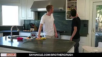 Abspielen Brothercrush – geiler Kerl fickt dich. Stiefbruder