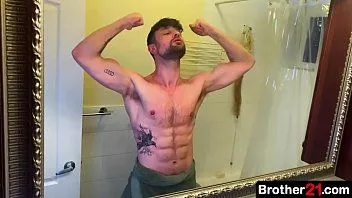 Jouer Mon demi-frère aîné est un putain de beau gosse, même s'il est un imbécile total.