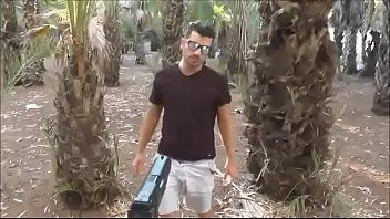 Reproducir Un israelí le chupa una gran polla a un israelí