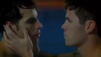 Jouer Scène gay entre deux acteurs dans un film - tartes aux monstres | gaylavida.com