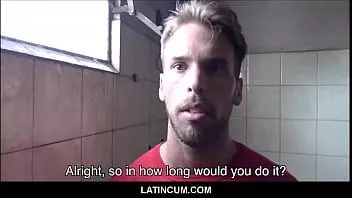 Jouer Jeune ouvrier du bâtiment latino sexy séduit par l'argent du client pov