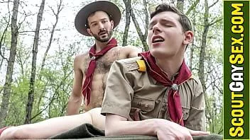 Jouer Au menu aujourd'hui, nous avons deux scouts qui servent des rimjobs, des pipes ainsi que de la bonne vieille baise anale dans diverses positions !