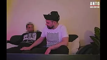 播放 我已婚的邻居找我玩