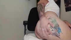 Jouer Lucyplay couvert de crème : tatouages ​​délicieux, action lesbienne torride et gros seins