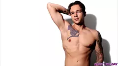 Afspelen Jayden Marcos demonstreert zijn aftrektechniek: masturbatietips van een homoseksuele hunk