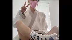 play 穿着汉服的亚洲小伙子得到肛门和奶油射液
