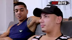 Abspielen Der brasilianische Schnuckel John Axl bekommt einen harten Blowjob und einen Analorgasmus