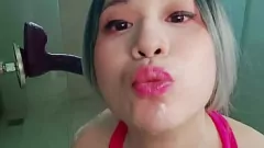 Abspielen Asian Twink Deepthroating Dildo: hausgemachte schwule Pornos