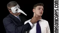 Abspielen Freimaurer -Übergangsritus: Ethan -Tate im Anal -Sakrament entlastet