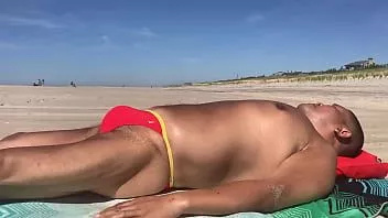 Reproduzir Banho de sol em biquíni de corda da ilha do fogo