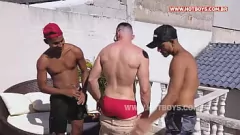 Jouer Mon ami et moi baisons le cul serré de l'entraîneur personnel du gymnase