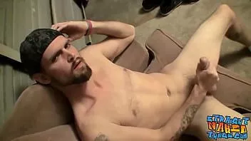 play সোজা ঠগ নোলান তার বড় মোরগ দেখায় যখন বন্ধ jerking