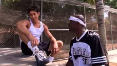 Odtwórz Jack Spade i Justyn Blayde w intensywnej międzyrasowej gejowskiej scenie analnej z dużym czarnym kutasem rozciągającym dupę młodego białego młodzika