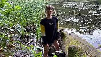 Abspielen Frecher Teenager wichst im öffentlichen Park , ich wurde fast erwischt ! / großer schwanz / süß / fetter schwanz /
