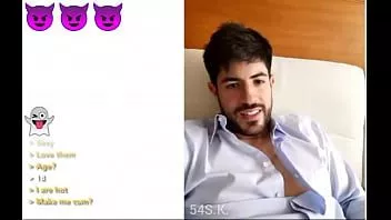 चलाएँ कोलम्बियाई सीधे आदमी 2 masturbates