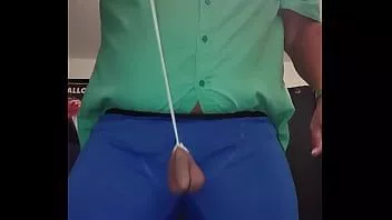 Riproduci Giocando con il mio piccolo cazzo al rallentatore