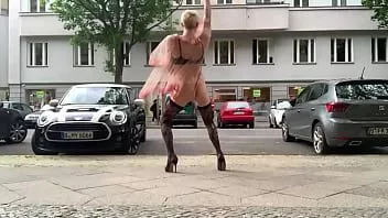 Abspielen Sissy ist immer hungrig nach rohen Schwänzen