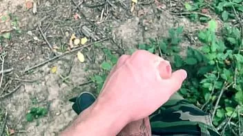 play Junger süßer Junge streichelt seinen perfekten Schwanz im Freien / großen Schwanz